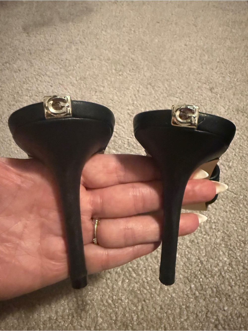 GUESS Daiva Black Leather Twisted
Heeled Mules Sandals - Size 7.5